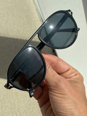 Tom Ford Kit Astuccio Rigido - Black Sunglasses with Dark Gray Lenses